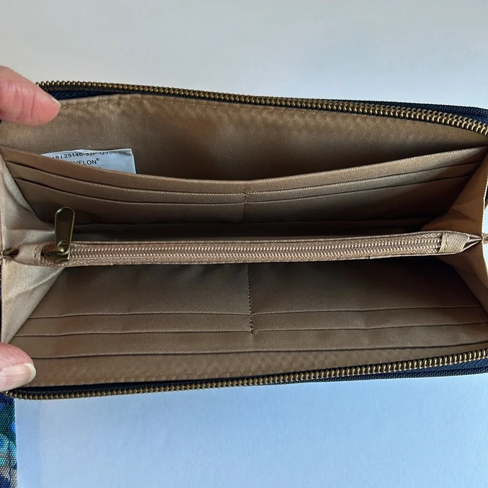 TRAVELON nwot wallet